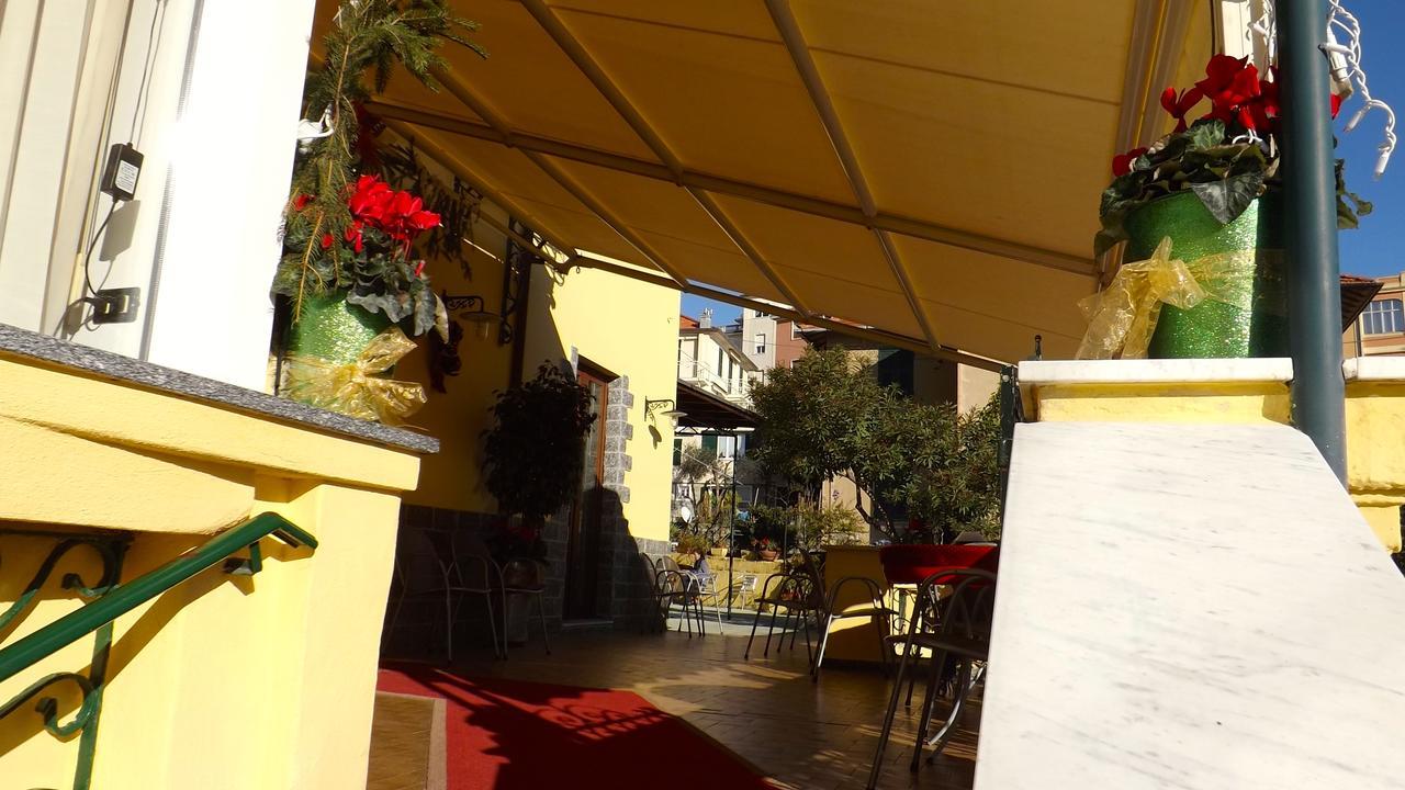 Hotel Azzurro Varazze Bagian luar foto